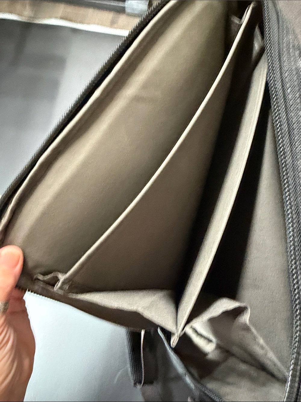 Tumi Alpha Bravo Tacoma backpack in black ballistic nylon with leather trim - Picture 8 of 9
